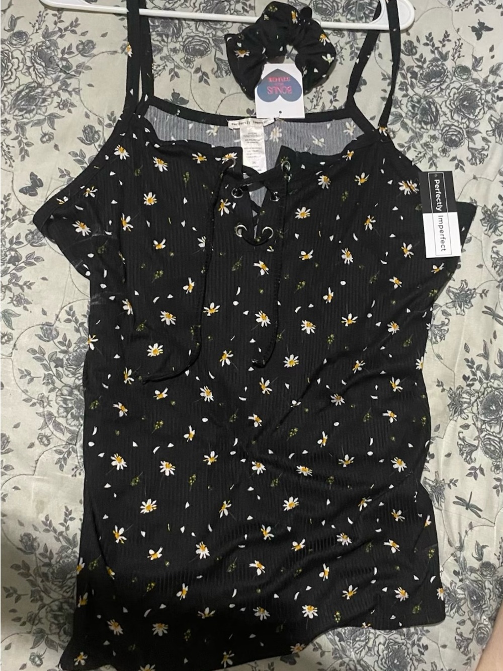 Daisy-Print Black Lace-Up Cami Top Tank summer floral